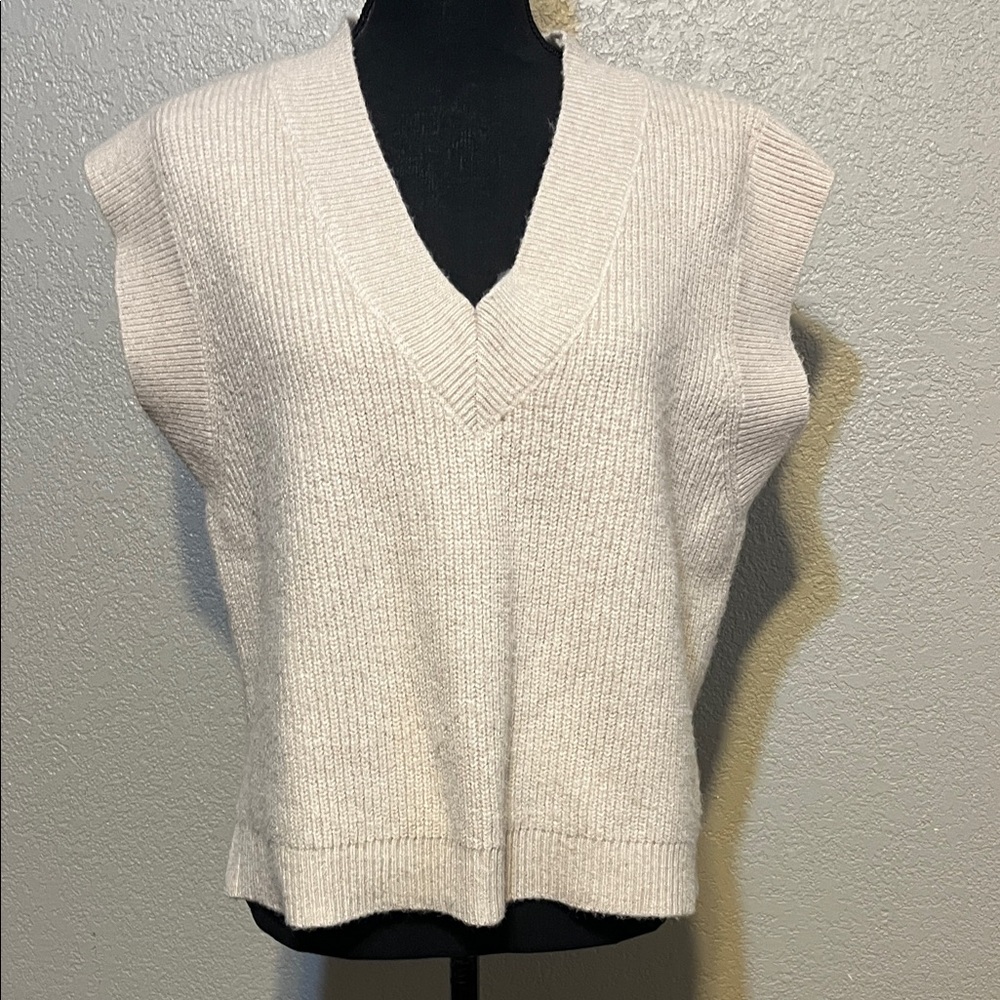Cream V-Neck Women's Sweater. Mini Muse size M
